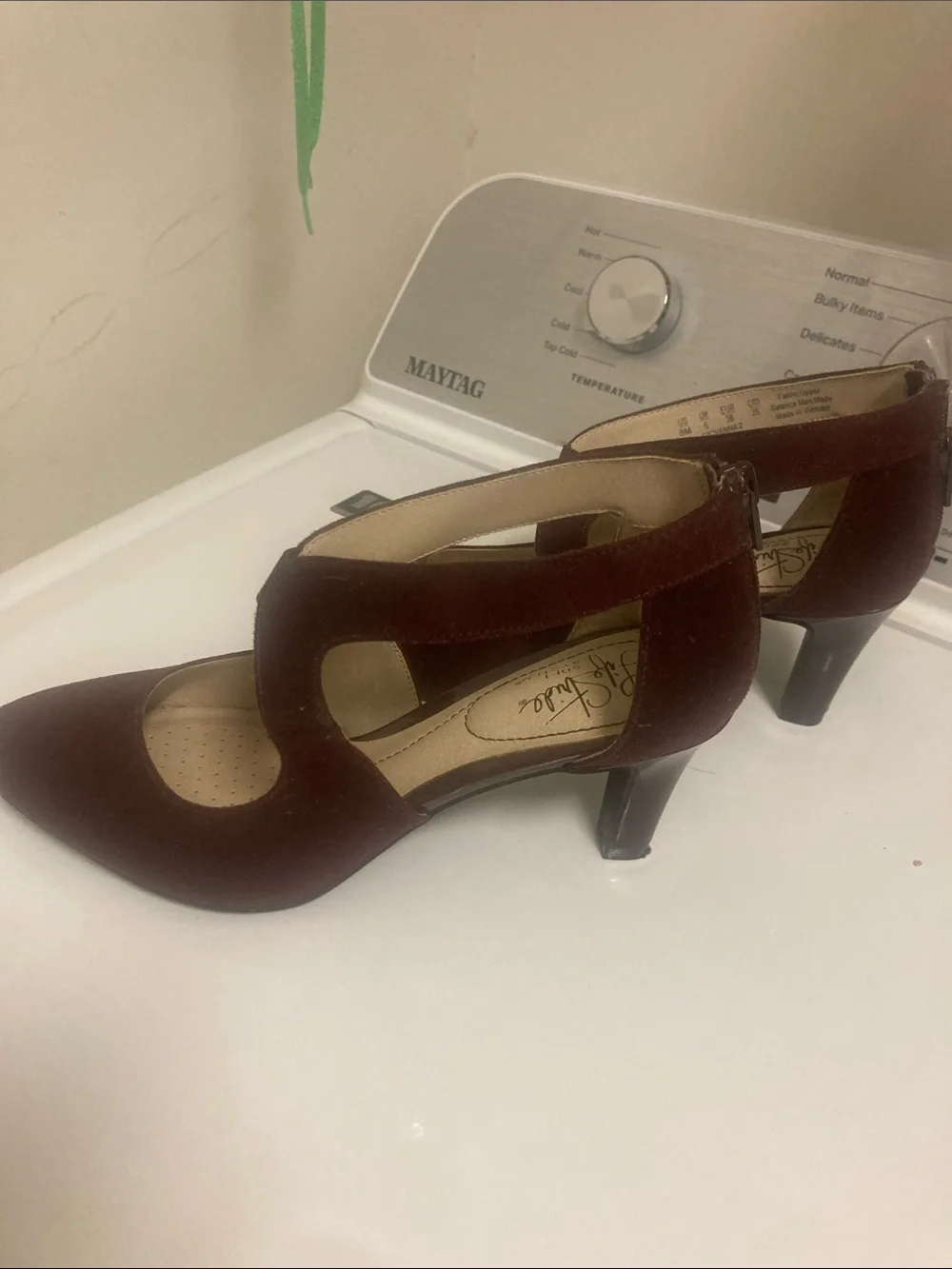 Life Stride Women's Burgundy Crisscross Pointed-Toe Heels